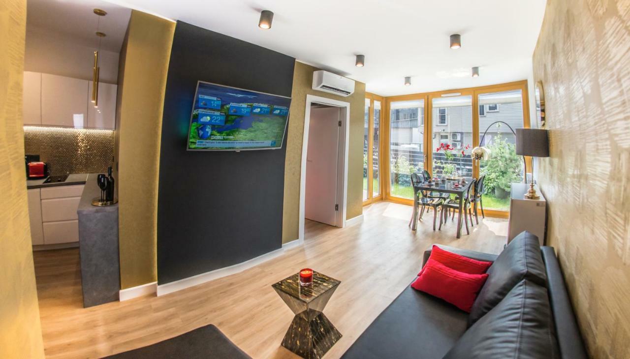 Galaxy Garden Apartment Cracow- Shopping Mall 1Min, Underground Parking, Family Friendly, City Center คราคูฟ ภายนอก รูปภาพ