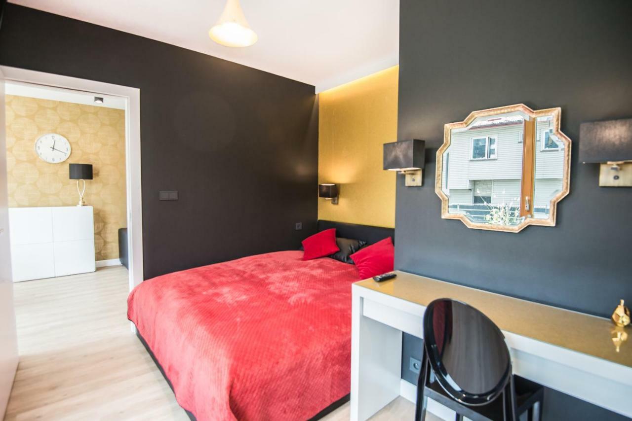 Galaxy Garden Apartment Cracow- Shopping Mall 1Min, Underground Parking, Family Friendly, City Center คราคูฟ ภายนอก รูปภาพ