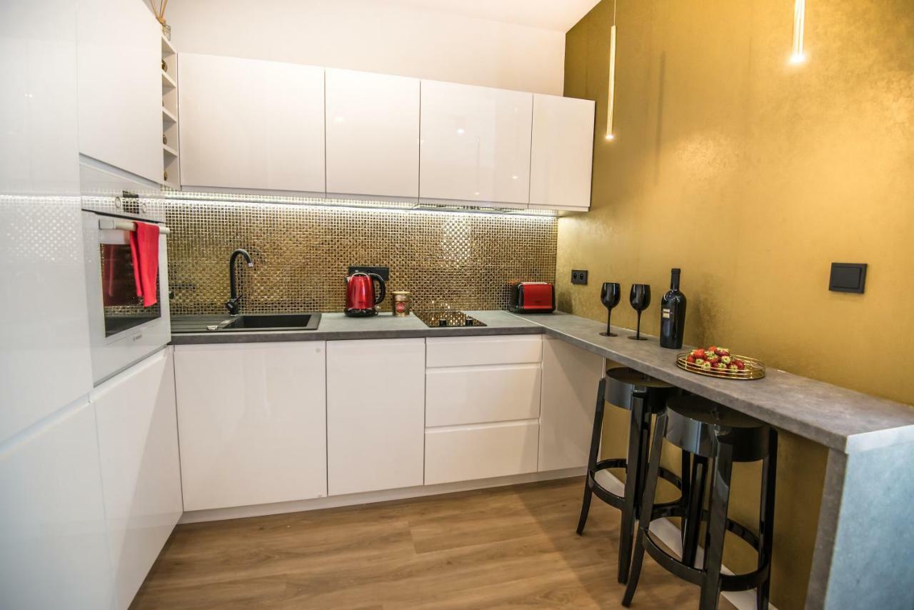 Galaxy Garden Apartment Cracow- Shopping Mall 1Min, Underground Parking, Family Friendly, City Center คราคูฟ ภายนอก รูปภาพ
