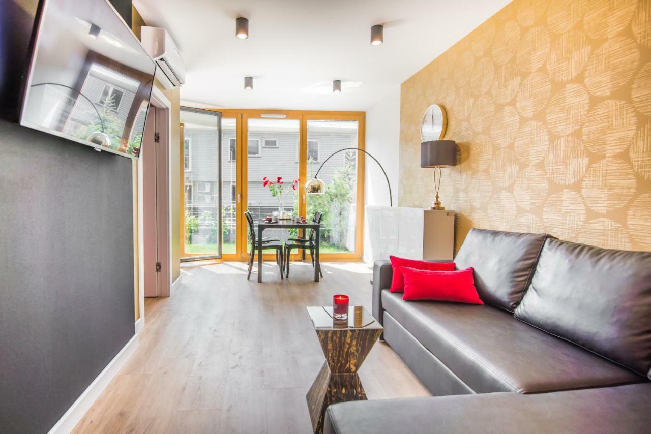 Galaxy Garden Apartment Cracow- Shopping Mall 1Min, Underground Parking, Family Friendly, City Center คราคูฟ ภายนอก รูปภาพ
