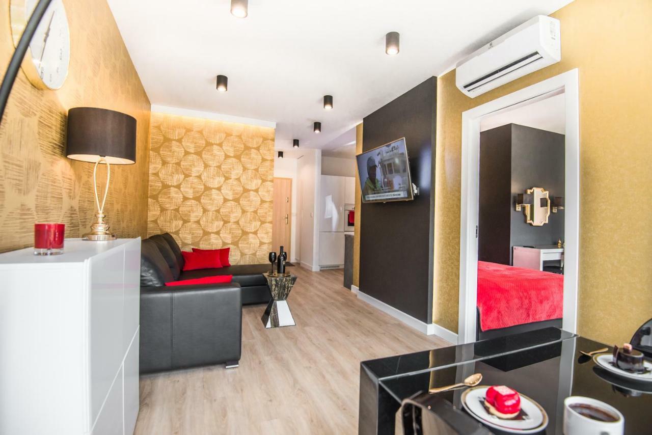 Galaxy Garden Apartment Cracow- Shopping Mall 1Min, Underground Parking, Family Friendly, City Center คราคูฟ ภายนอก รูปภาพ