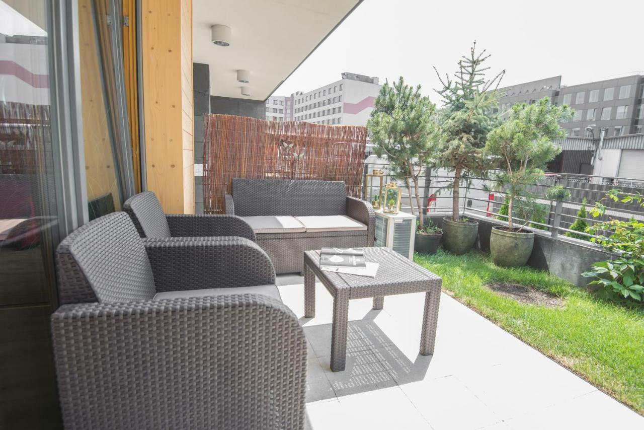 Galaxy Garden Apartment Cracow- Shopping Mall 1Min, Underground Parking, Family Friendly, City Center คราคูฟ ภายนอก รูปภาพ