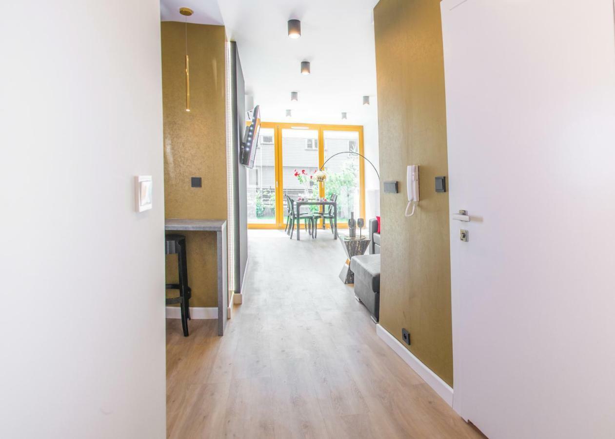 Galaxy Garden Apartment Cracow- Shopping Mall 1Min, Underground Parking, Family Friendly, City Center คราคูฟ ภายนอก รูปภาพ